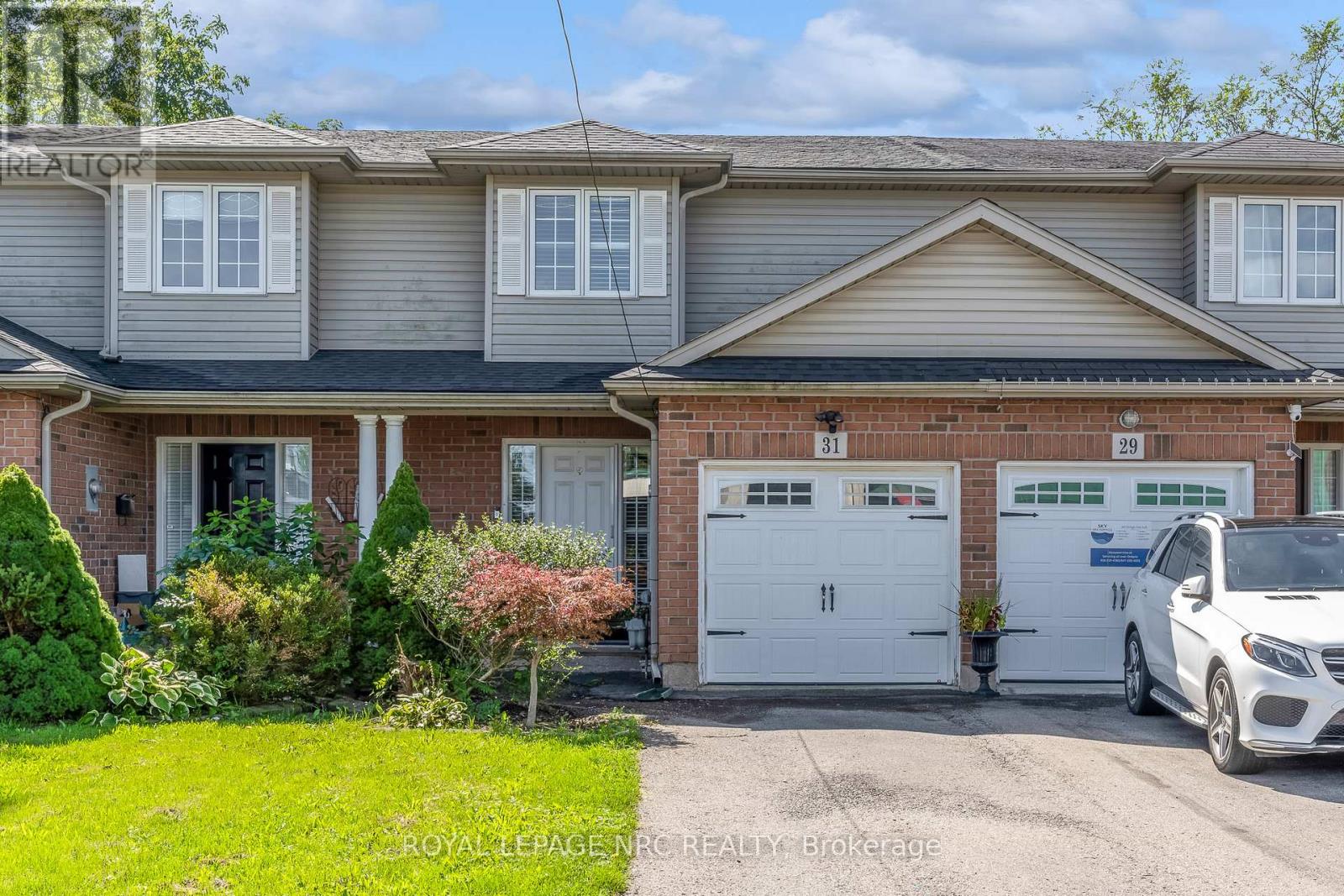 31 THOROLD ROAD E - 1