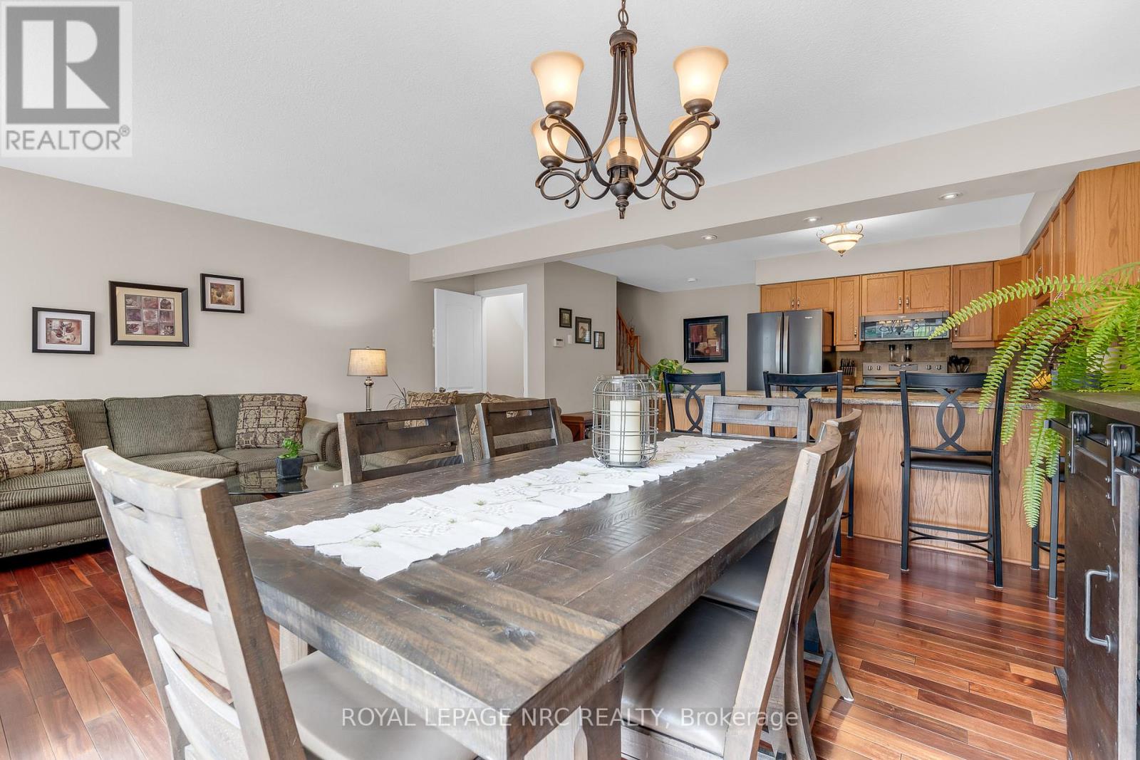 31 THOROLD ROAD E - 12