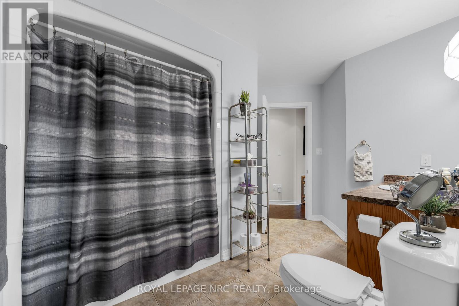 31 THOROLD ROAD E - 18