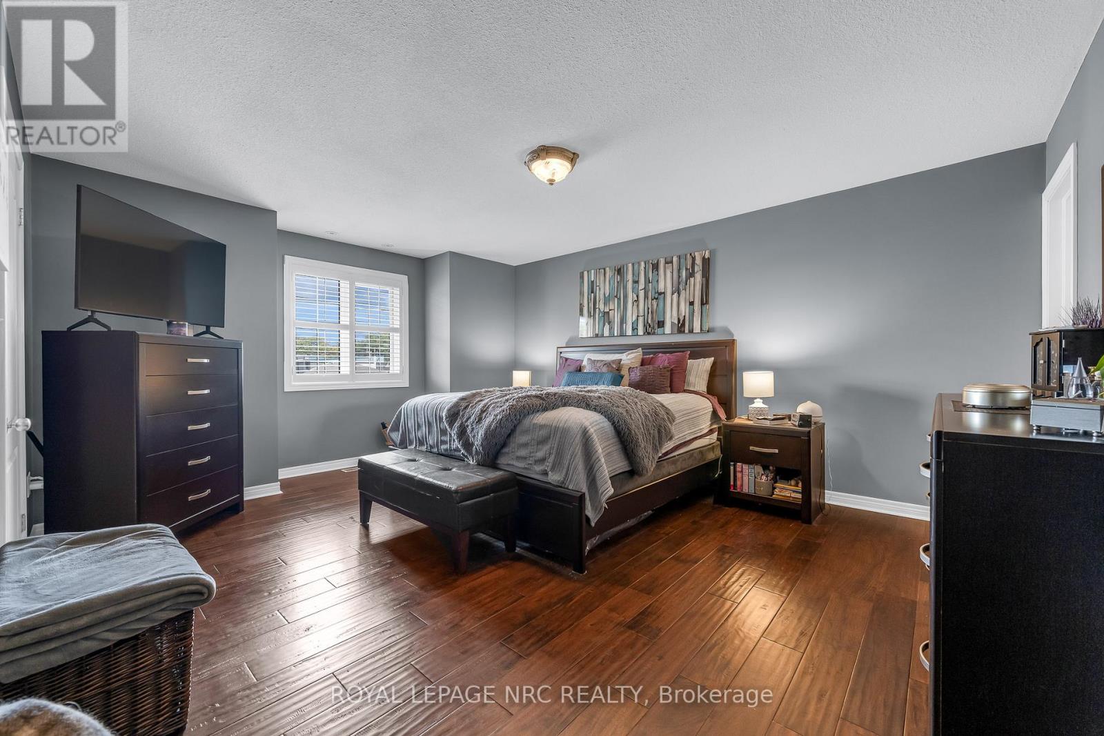 31 THOROLD ROAD E - 19