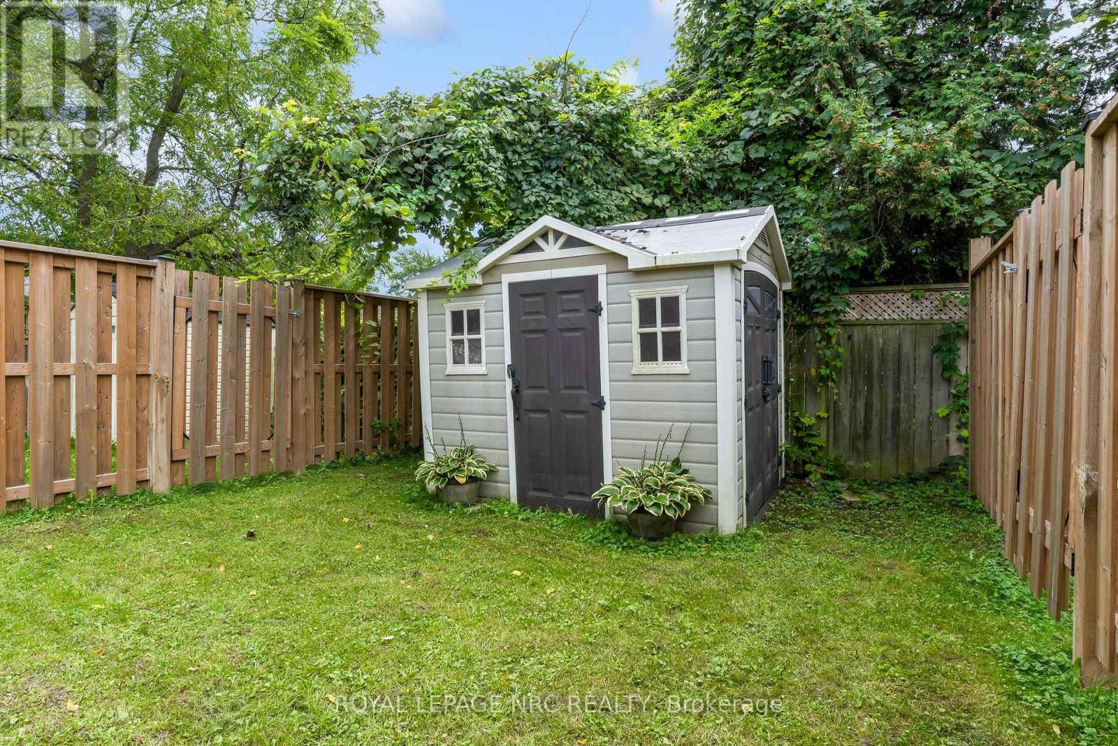 31 THOROLD ROAD E - 33