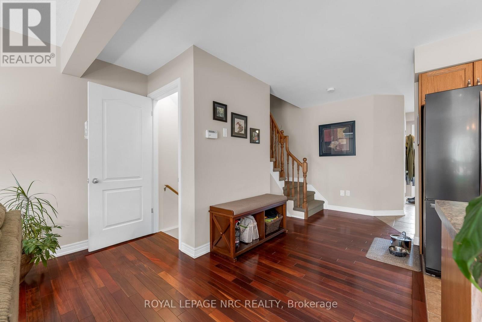 31 THOROLD ROAD E - 6