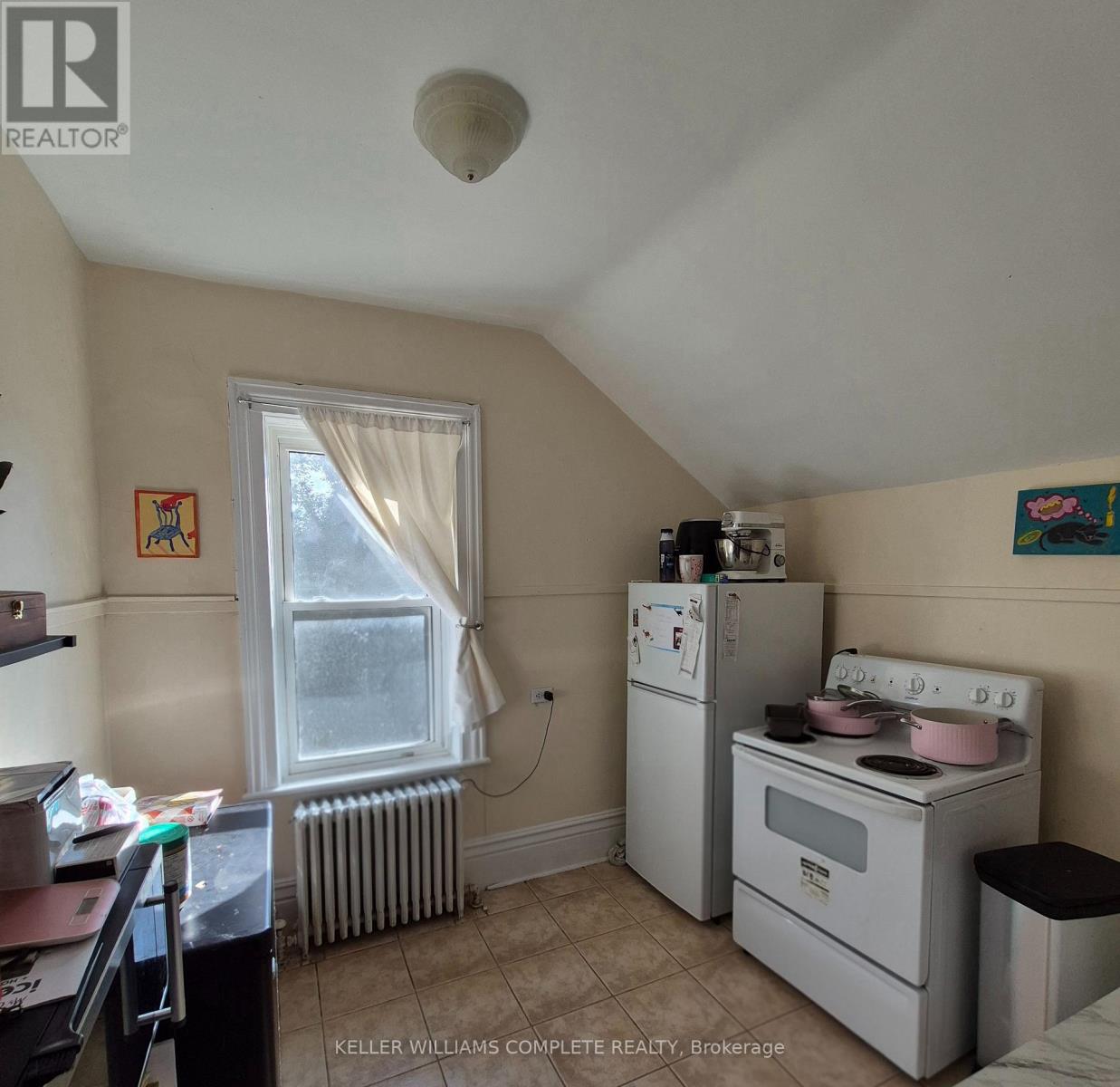 20 CARLETON STREET N - 20