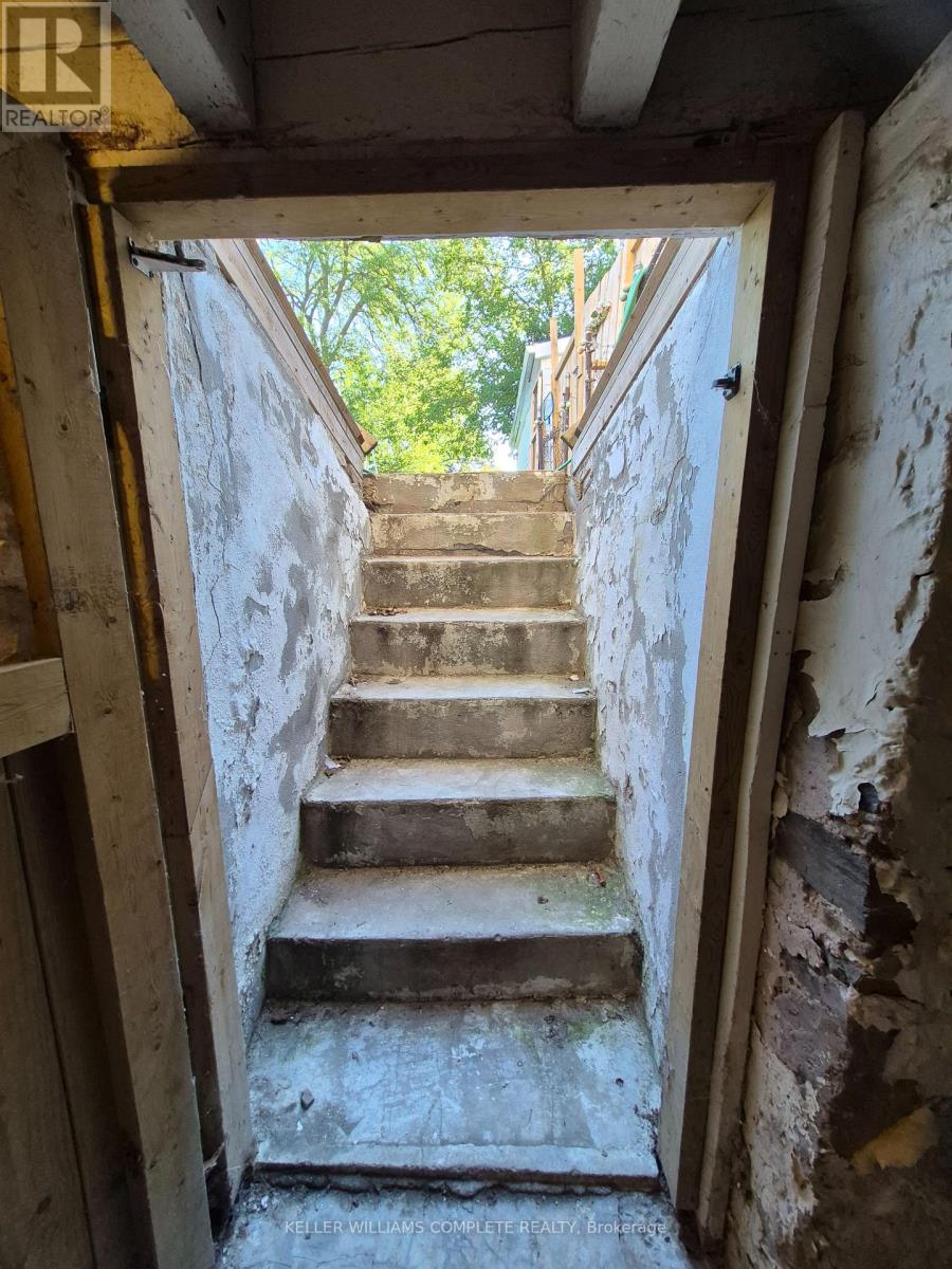 20 CARLETON STREET N - 29
