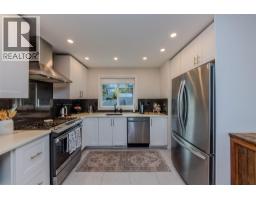 2pc Ensuite bath - 891 Gleneagles Drive, Kamloops, BC V2E1K2 Photo 13
