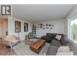 Kitchen - 891 Gleneagles Drive, Kamloops, BC V2E1K2 Photo 12
