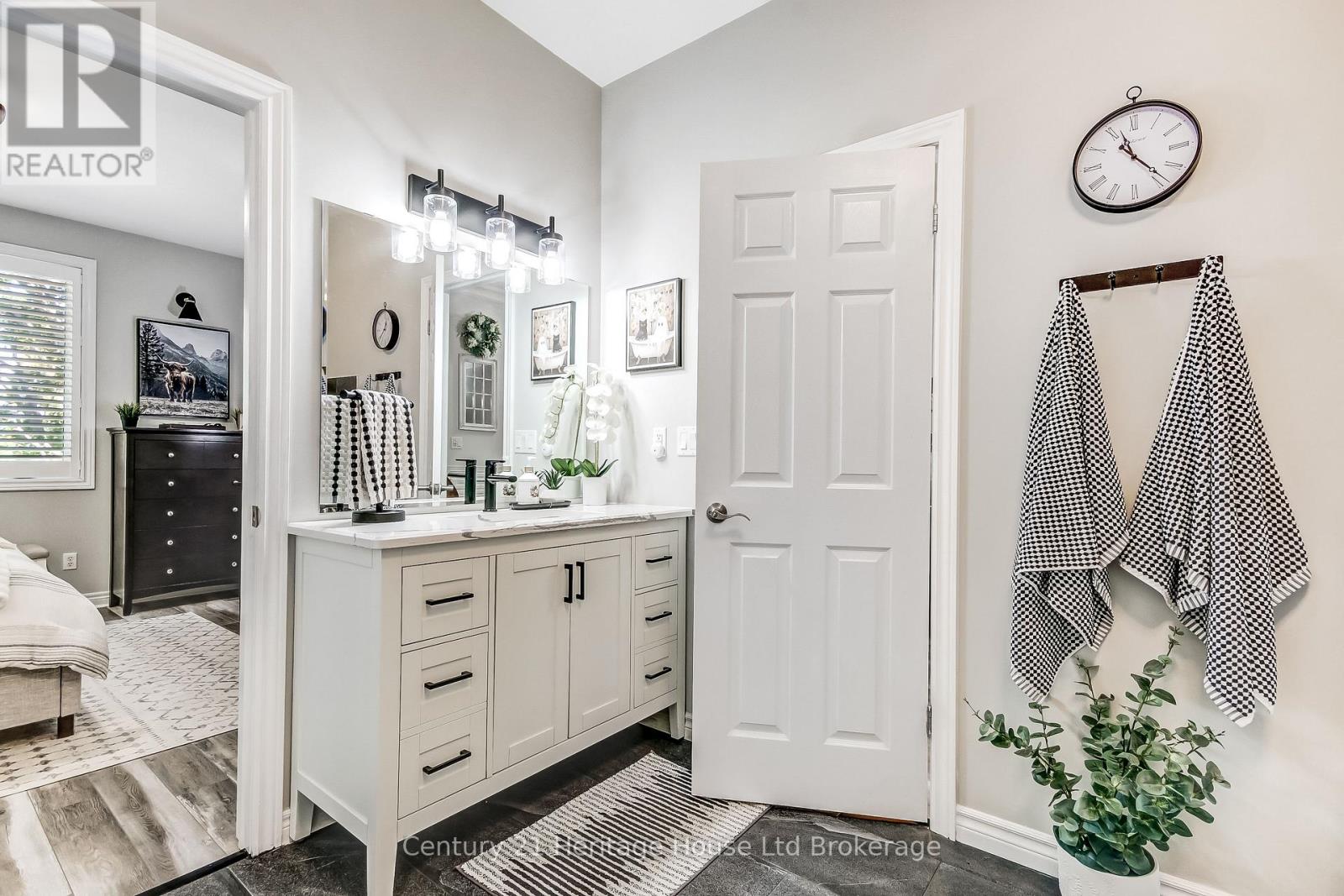 #1 19 ANDERSON STREET - Image 14