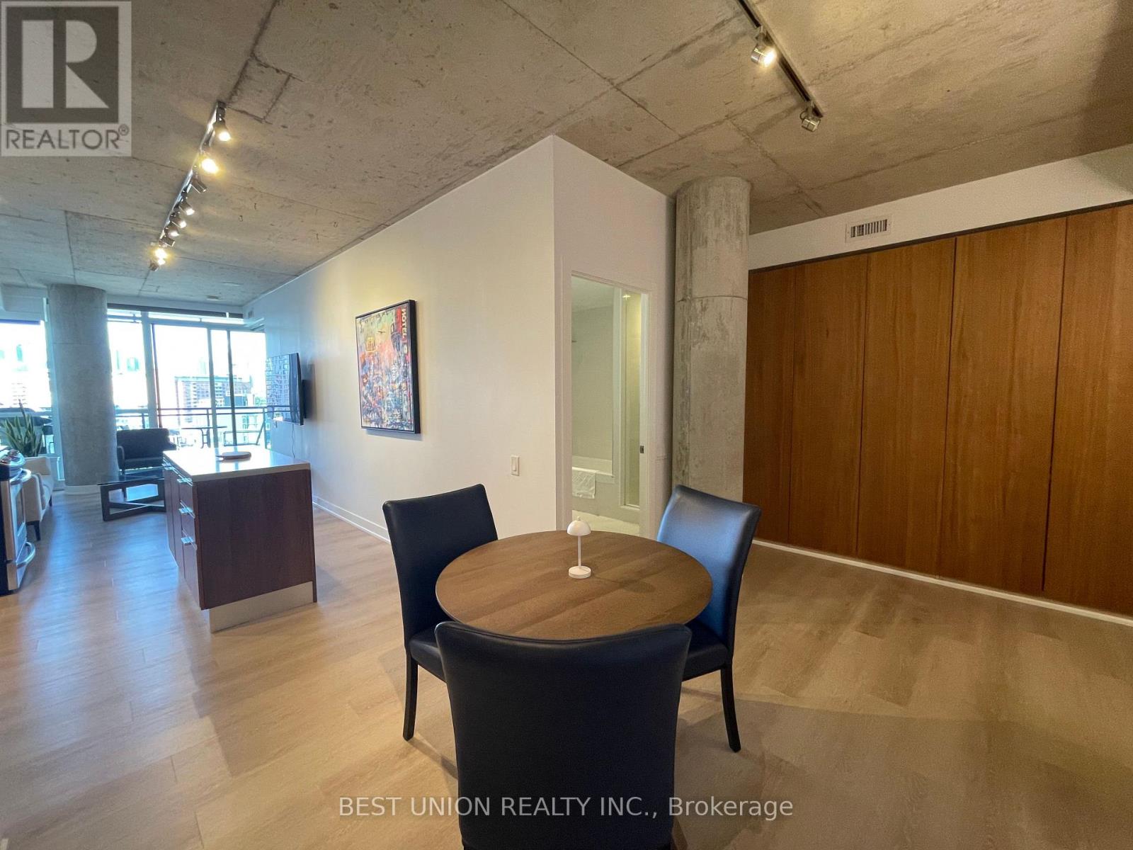#1313 318 KING STREET E - 16