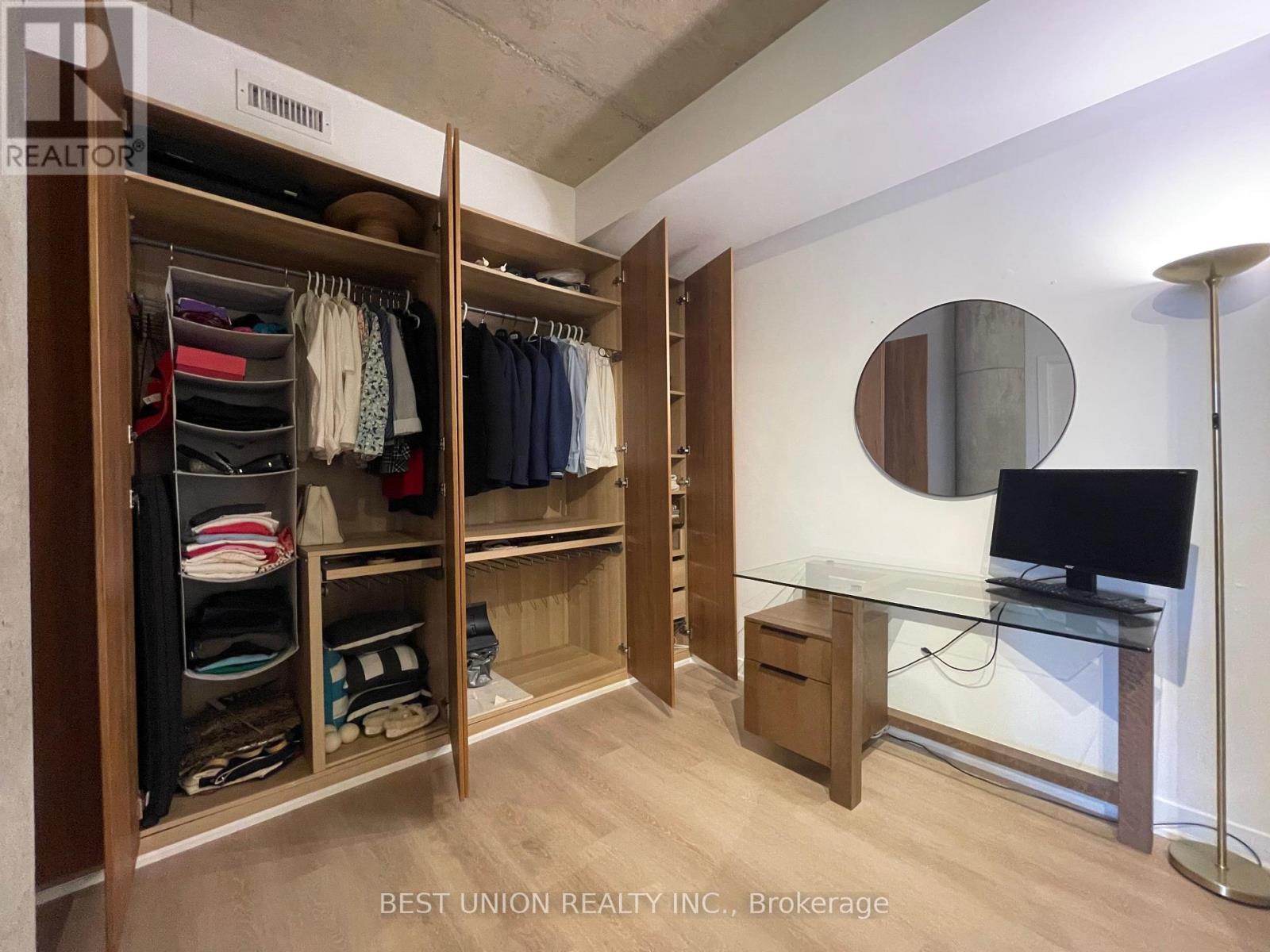 #1313 318 KING STREET E - 19