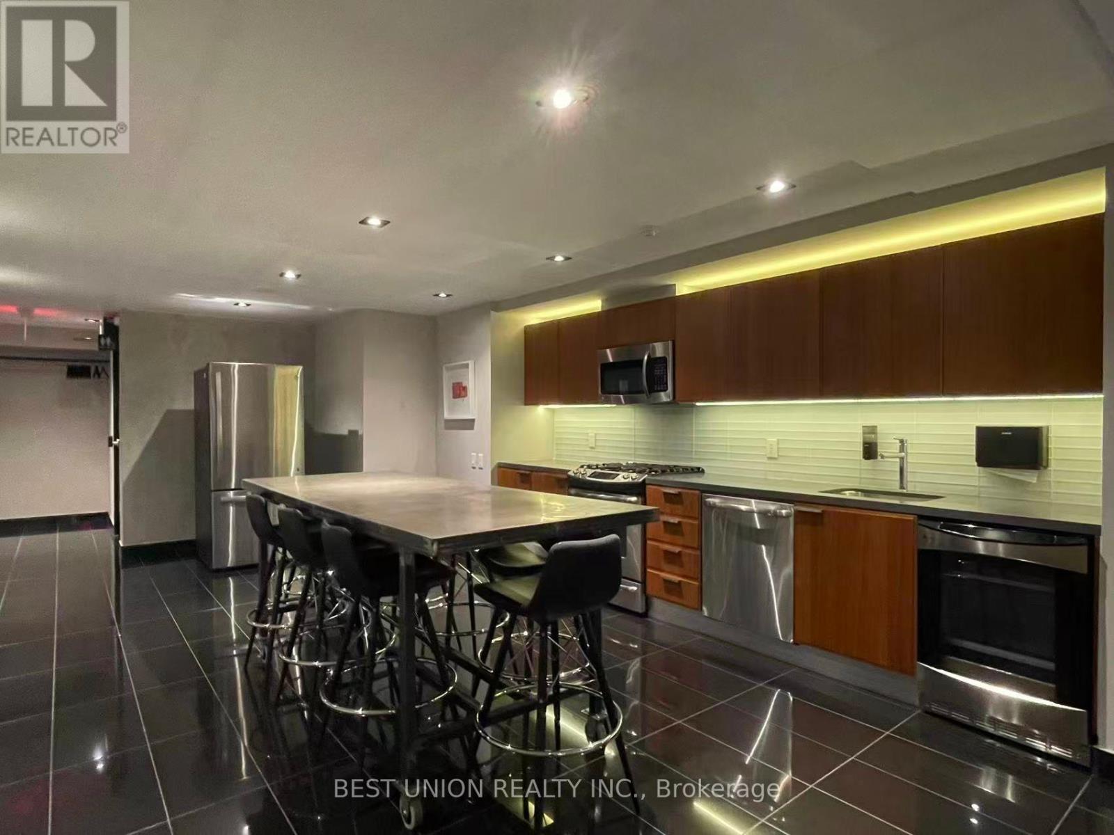 #1313 318 KING STREET E - 35