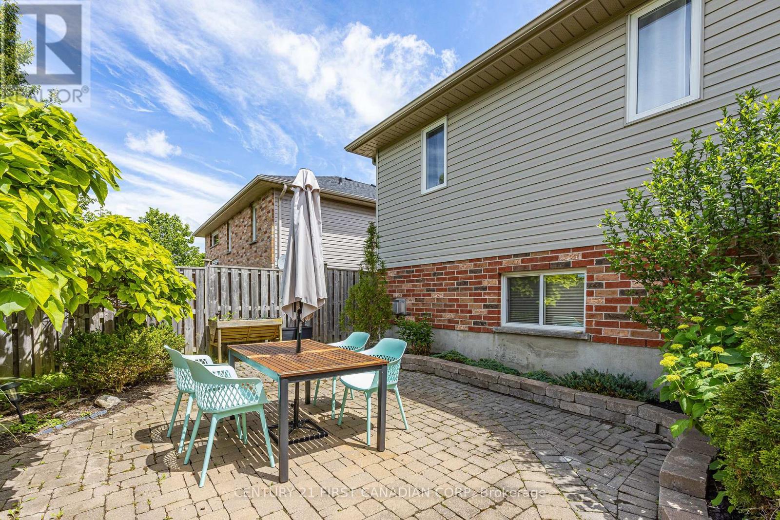 899 Bitterbush Crescent — photo 35
