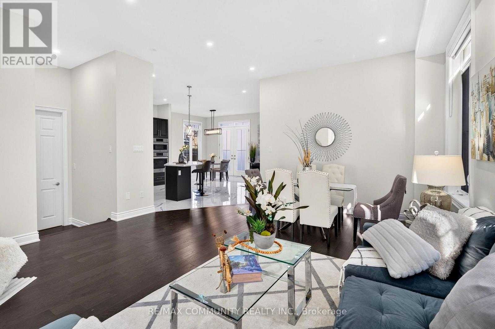 144 AUCKLAND DRIVE - 11