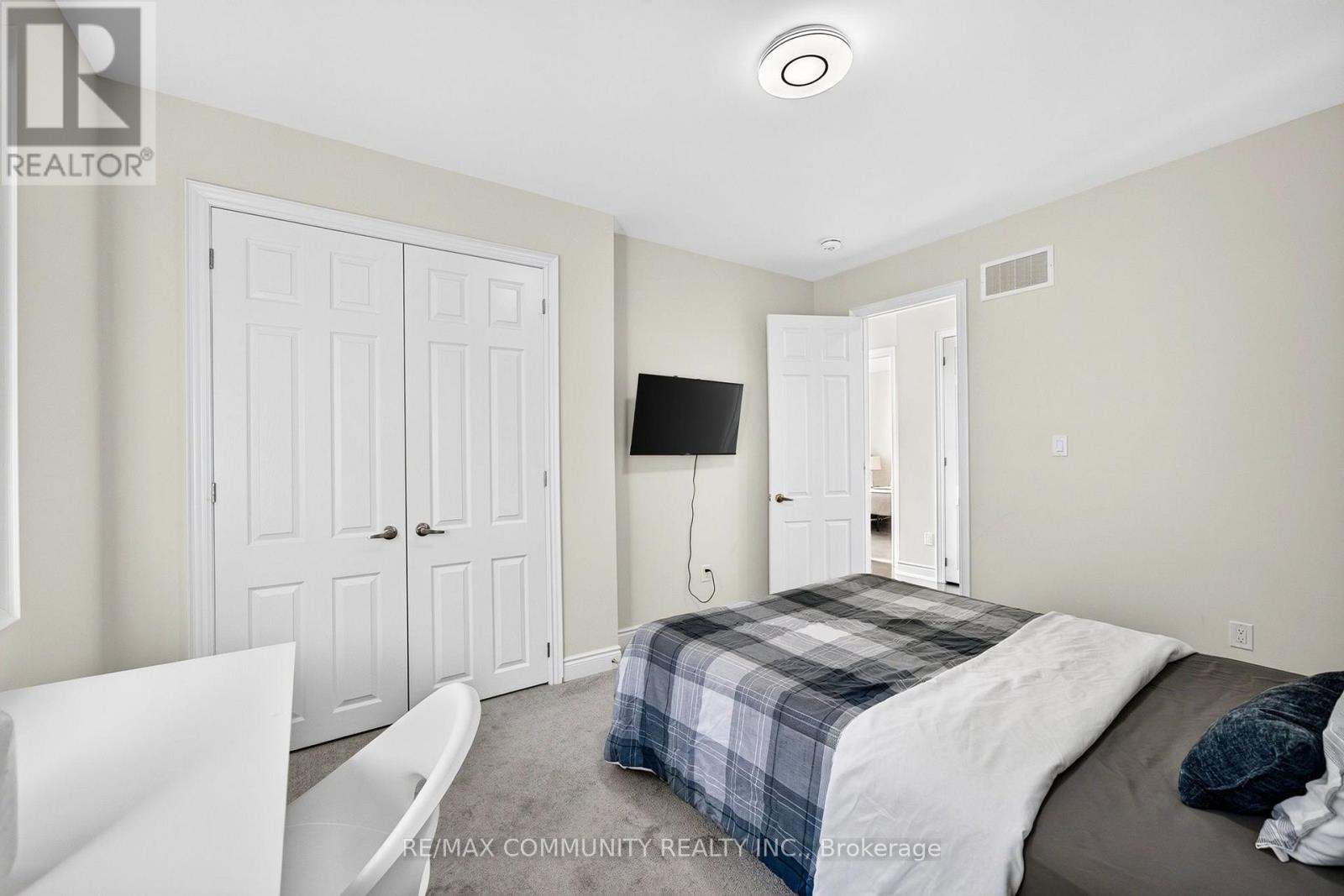 144 AUCKLAND DRIVE - 39