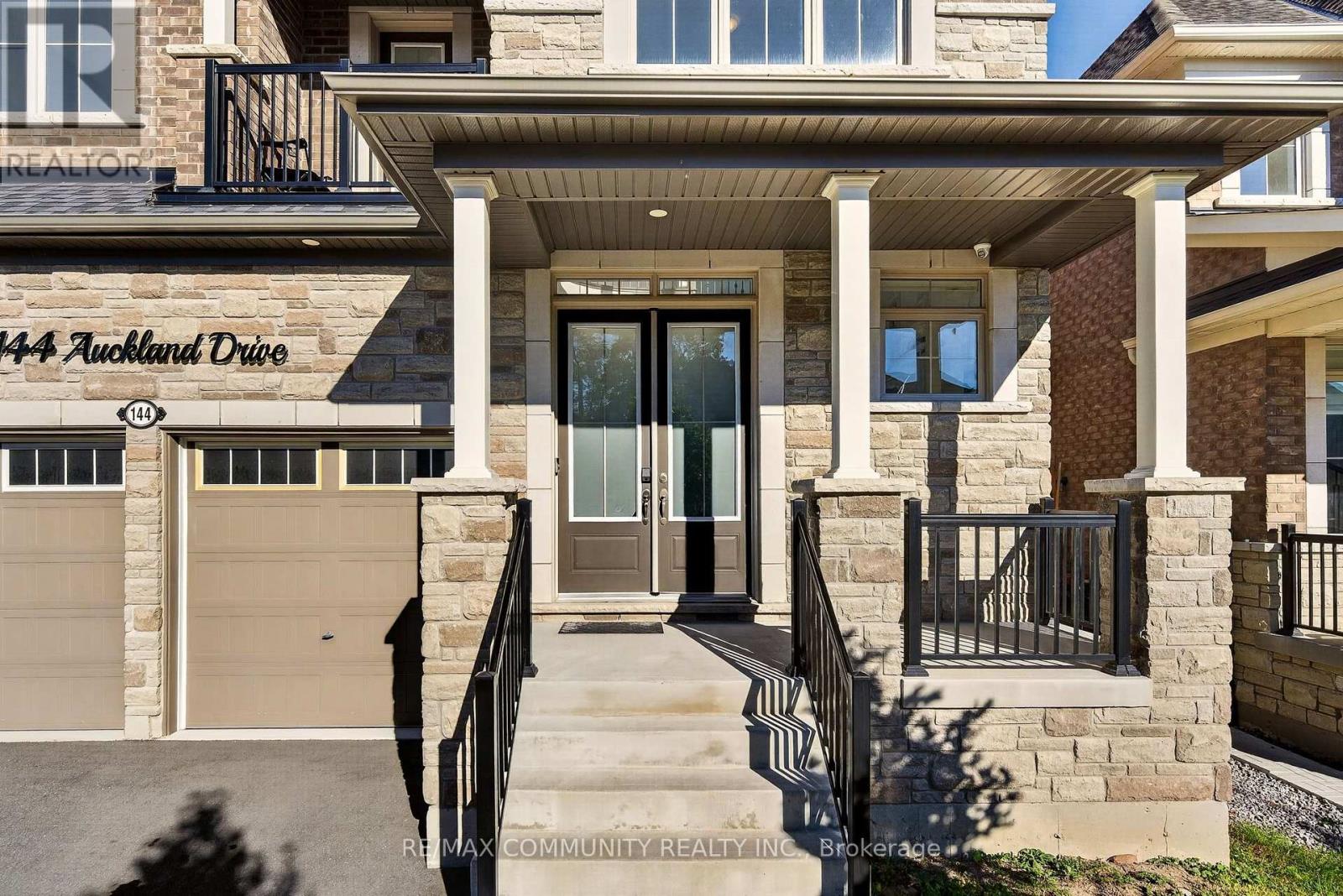 144 Auckland Drive, Whitby, ON photo 4