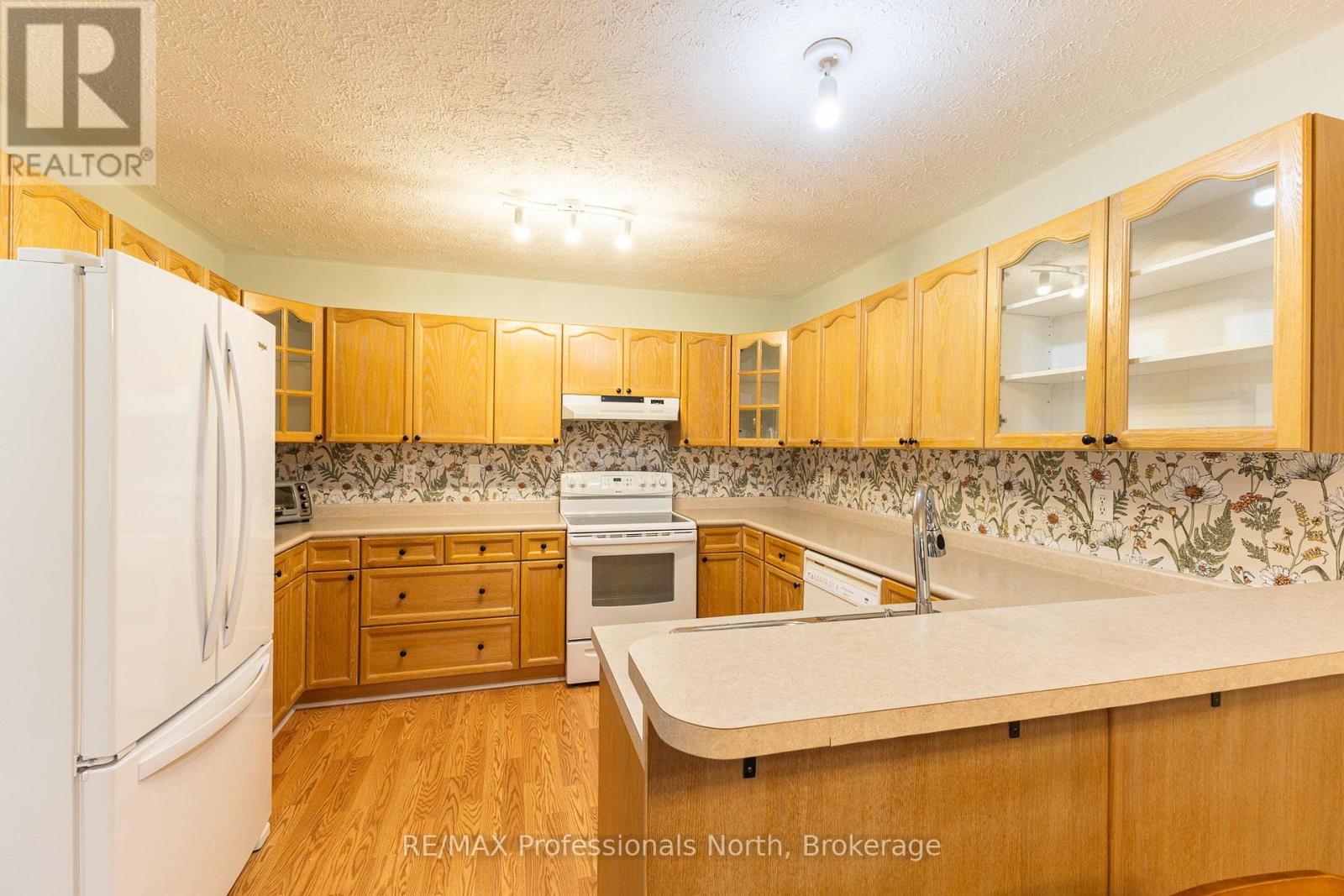 #204 35 DAIRY LANE W - Image 16