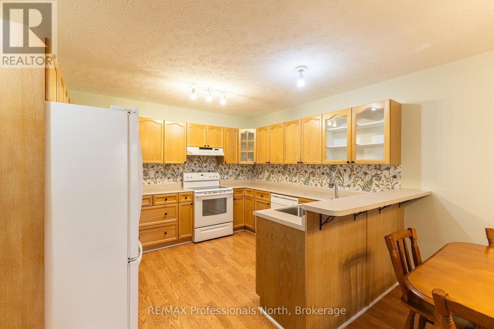 #204 35 DAIRY LANE W - Image 17