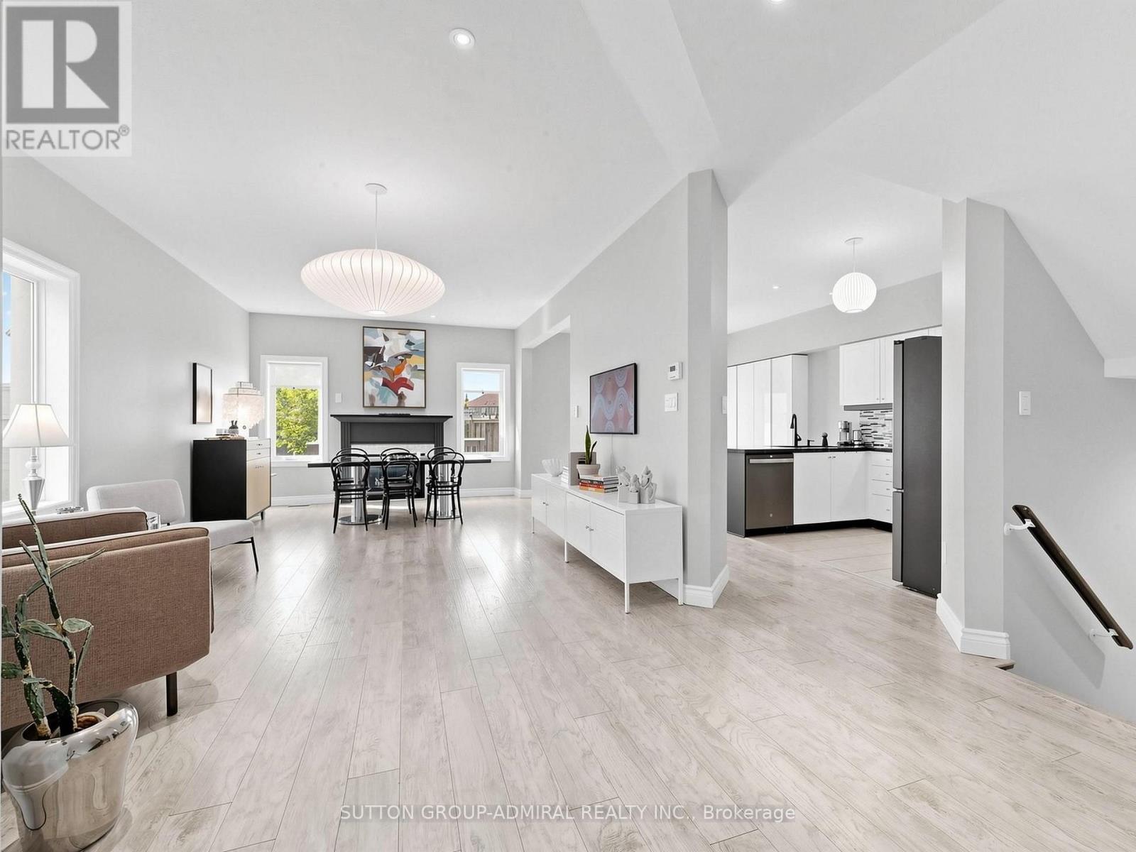 10 SILVER OAKS BOULEVARD - 4