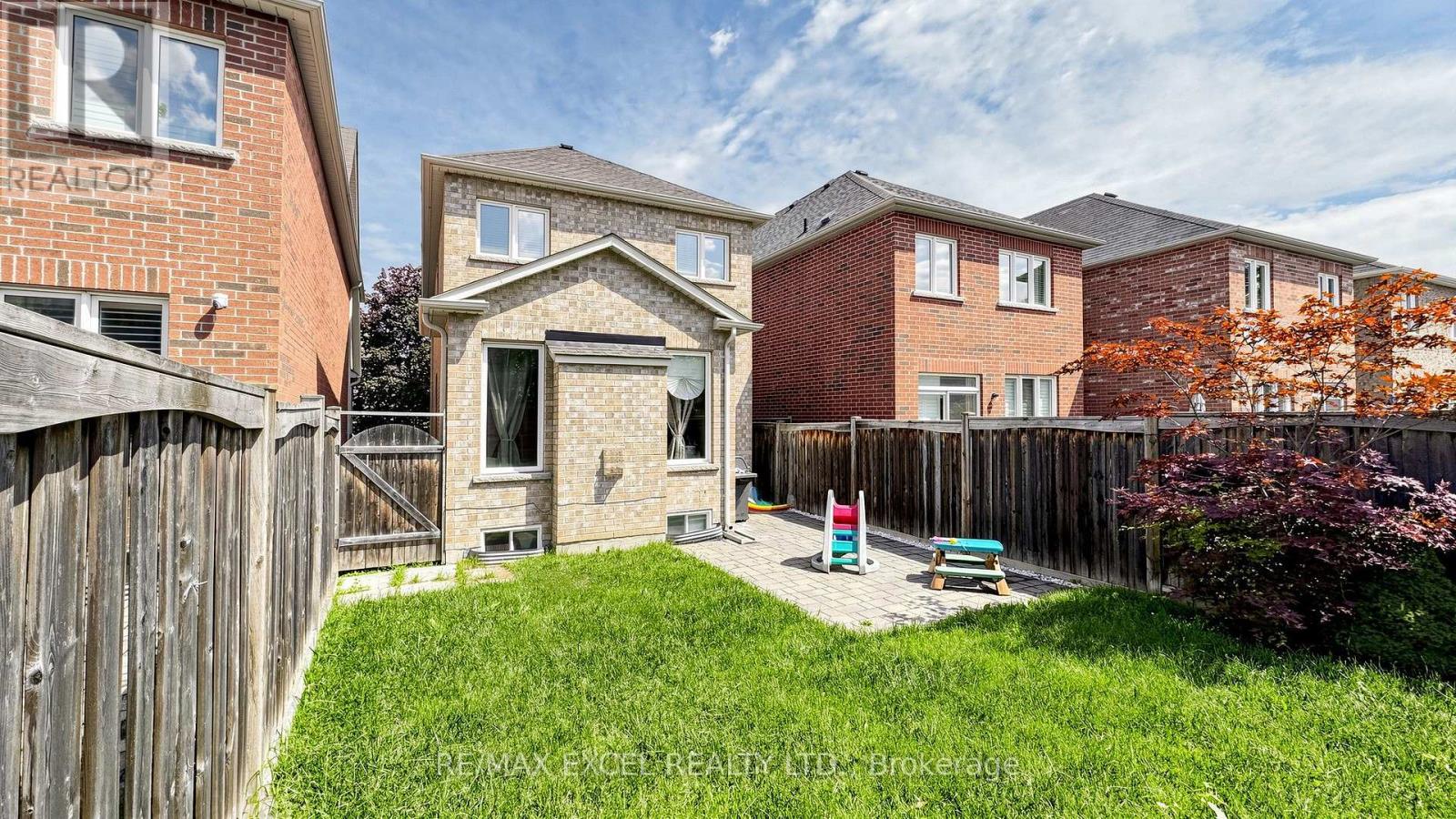 176 SIR SANFORD FLEMING WAY - 33