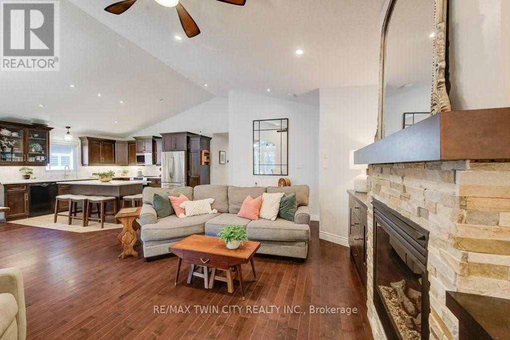 27 CORAL GABLES CRESCENT - 23