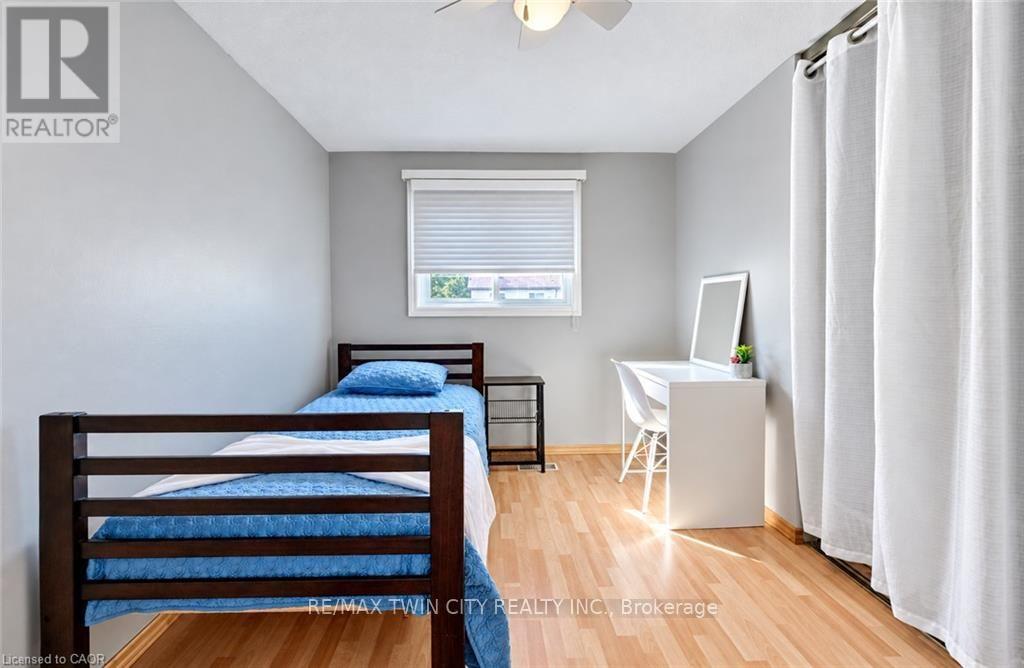 136 SEKURA Crescent, Cambridge, ON photo 12