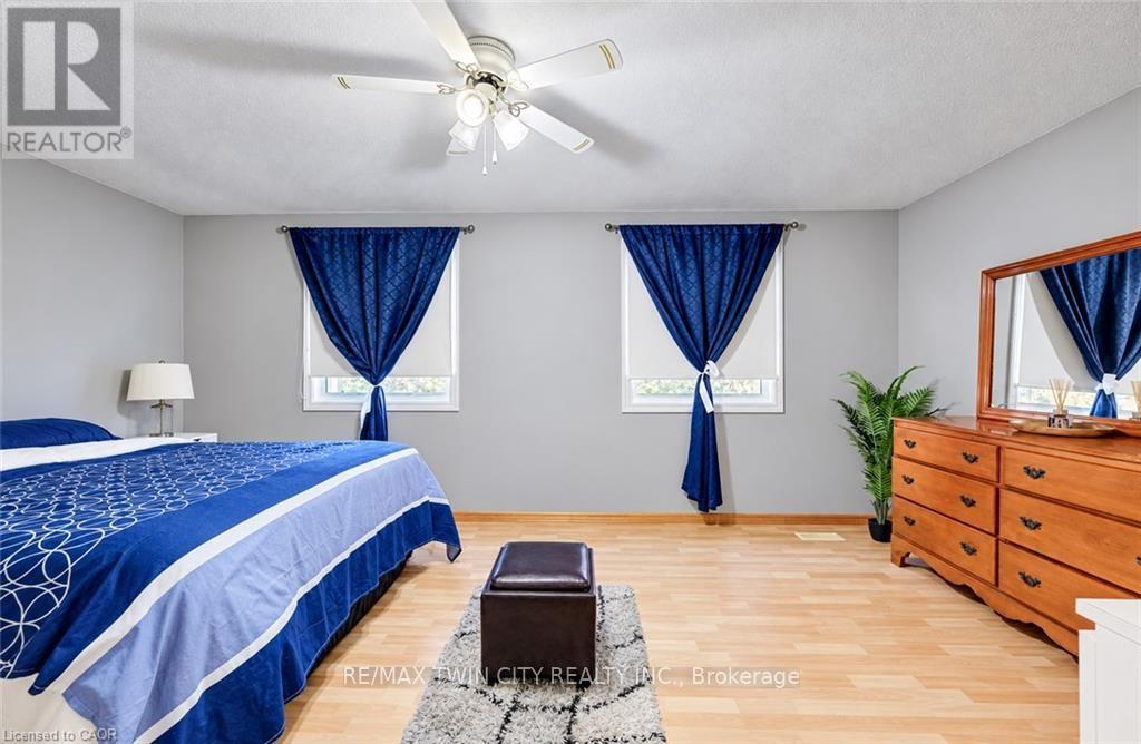 136 SEKURA Crescent, Cambridge, ON photo 16