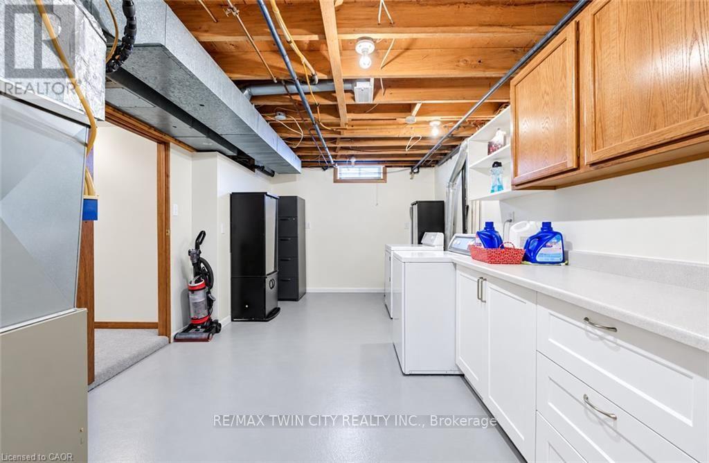 136 SEKURA Crescent, Cambridge, ON photo 24