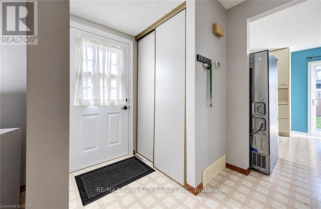 136 SEKURA CRESCENT — photo 3