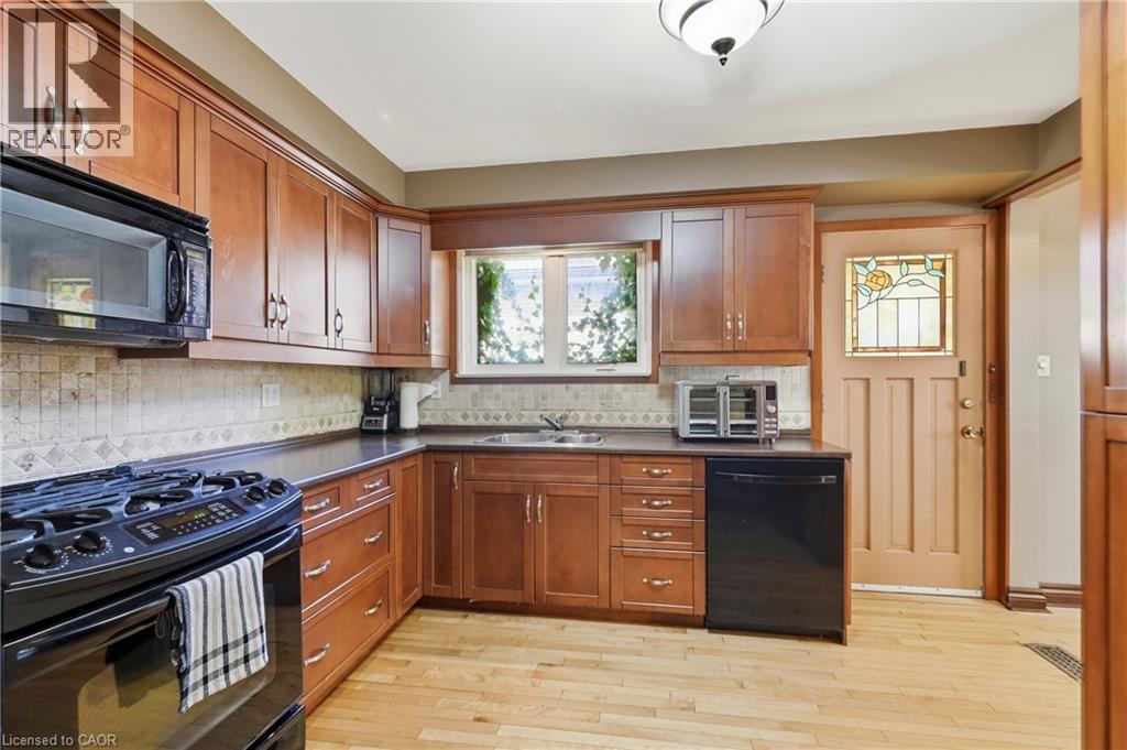 106 VICTOR Boulevard - 10