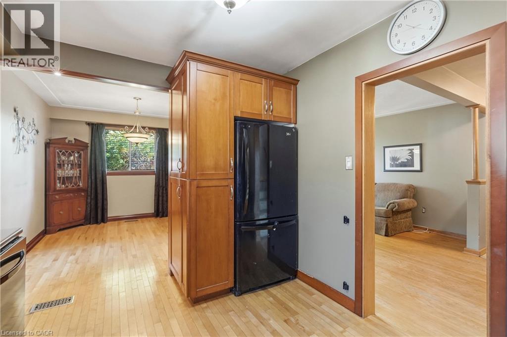 106 VICTOR Boulevard - Image 11
