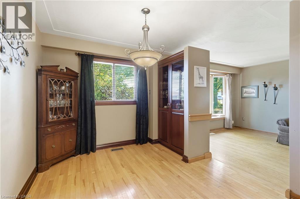 106 VICTOR Boulevard - Image 6