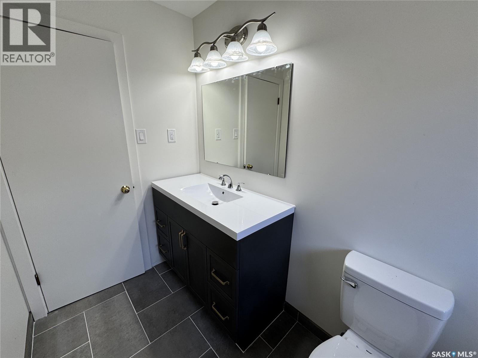 218 2nd AVENUE E - 17