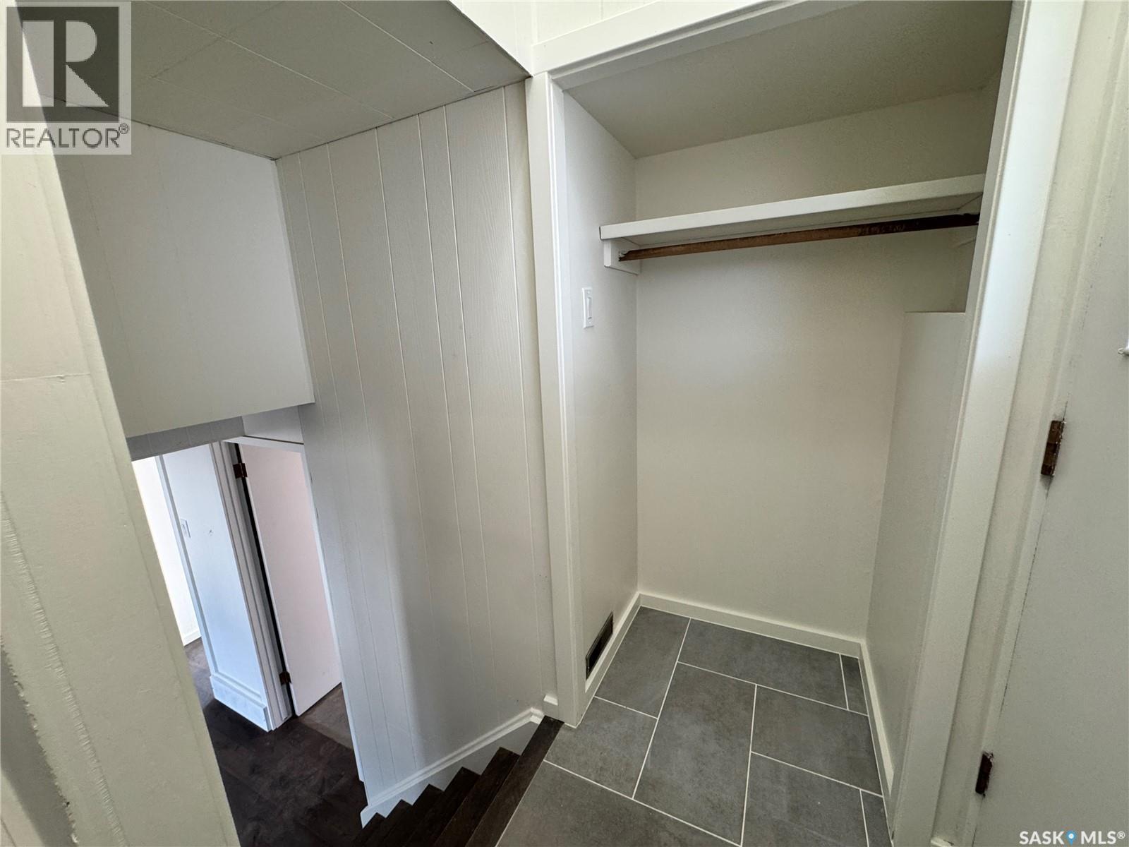 218 2nd AVENUE E - 21