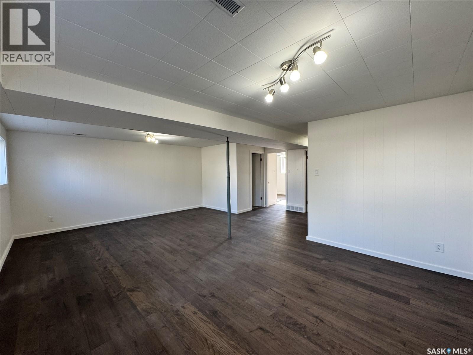 218 2nd AVENUE E - 23