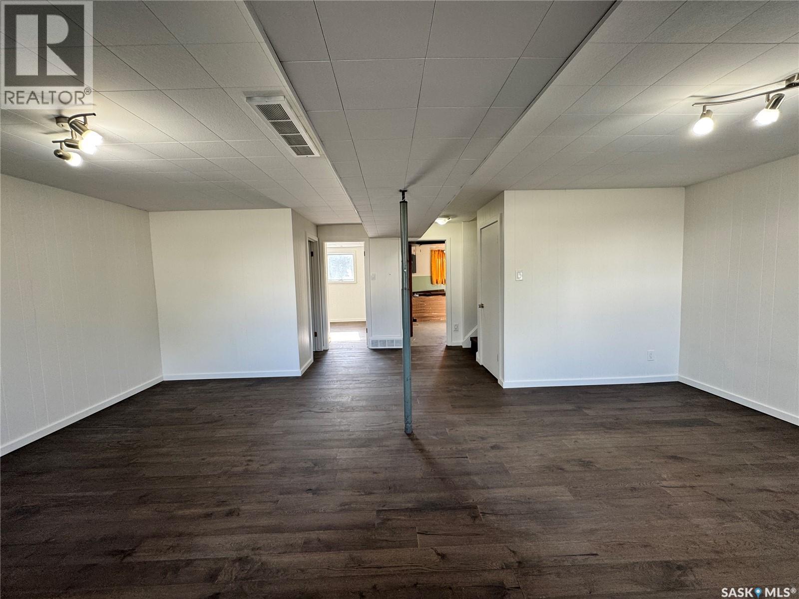 218 2nd AVENUE E - 25