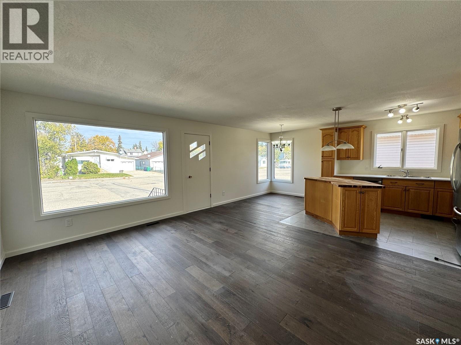 218 2nd AVENUE E, Biggar — photo 3