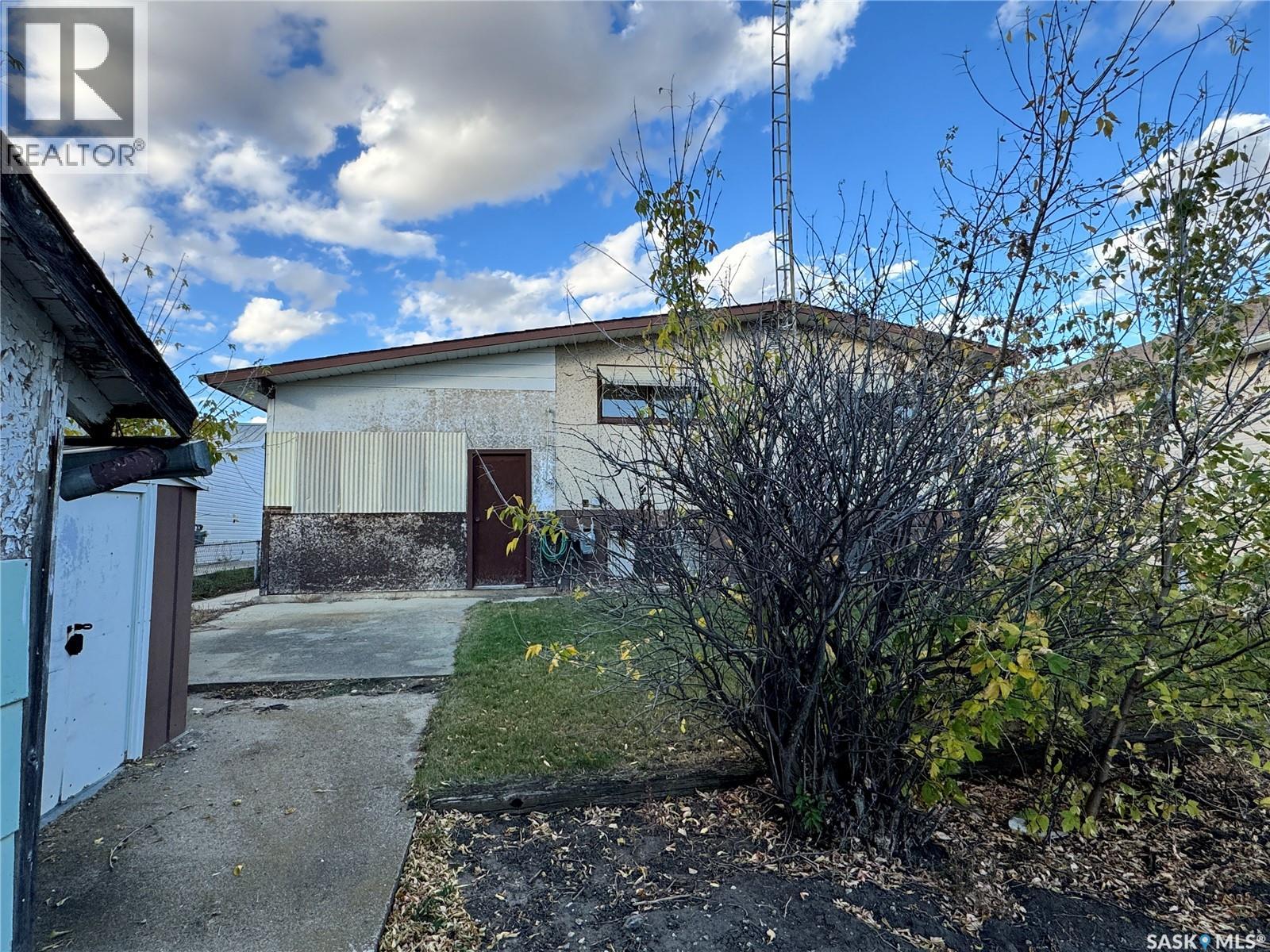 218 2nd AVENUE E - 32