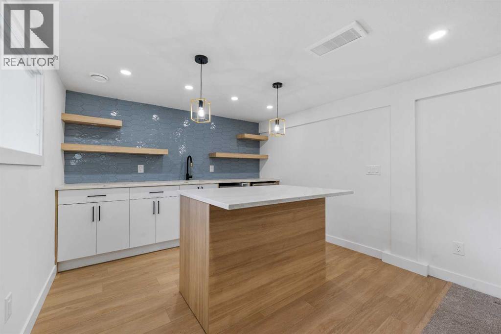 2415 22 Avenue SW - 31
