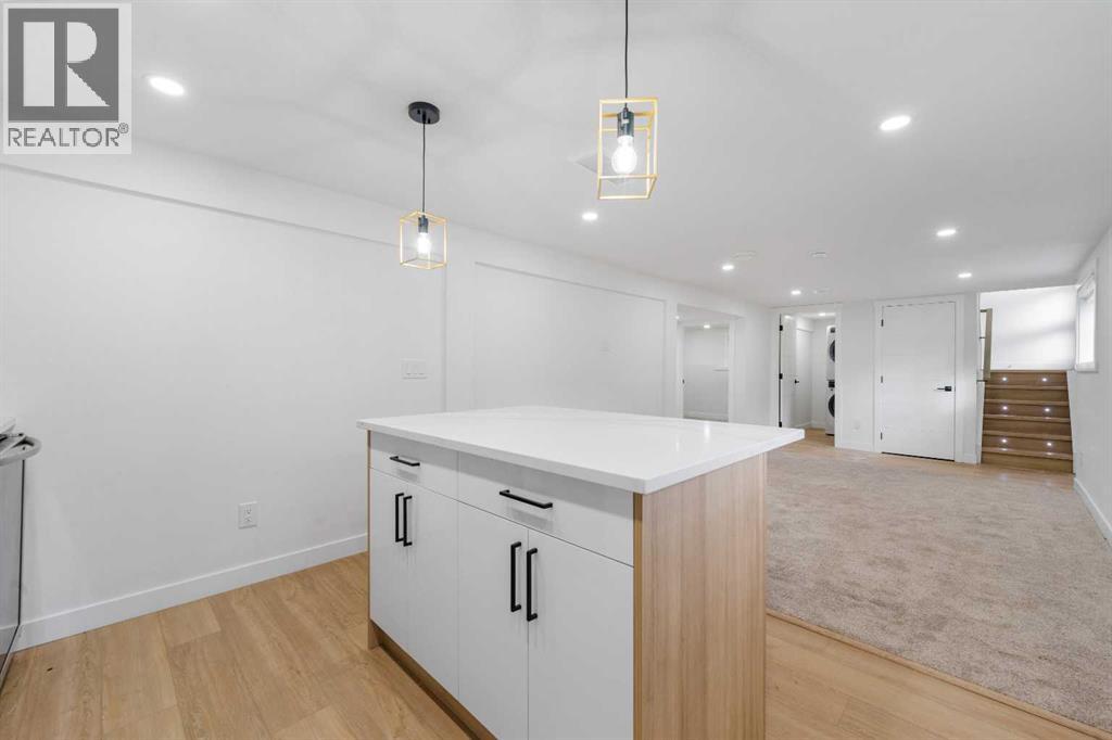 2415 22 Avenue SW - 34