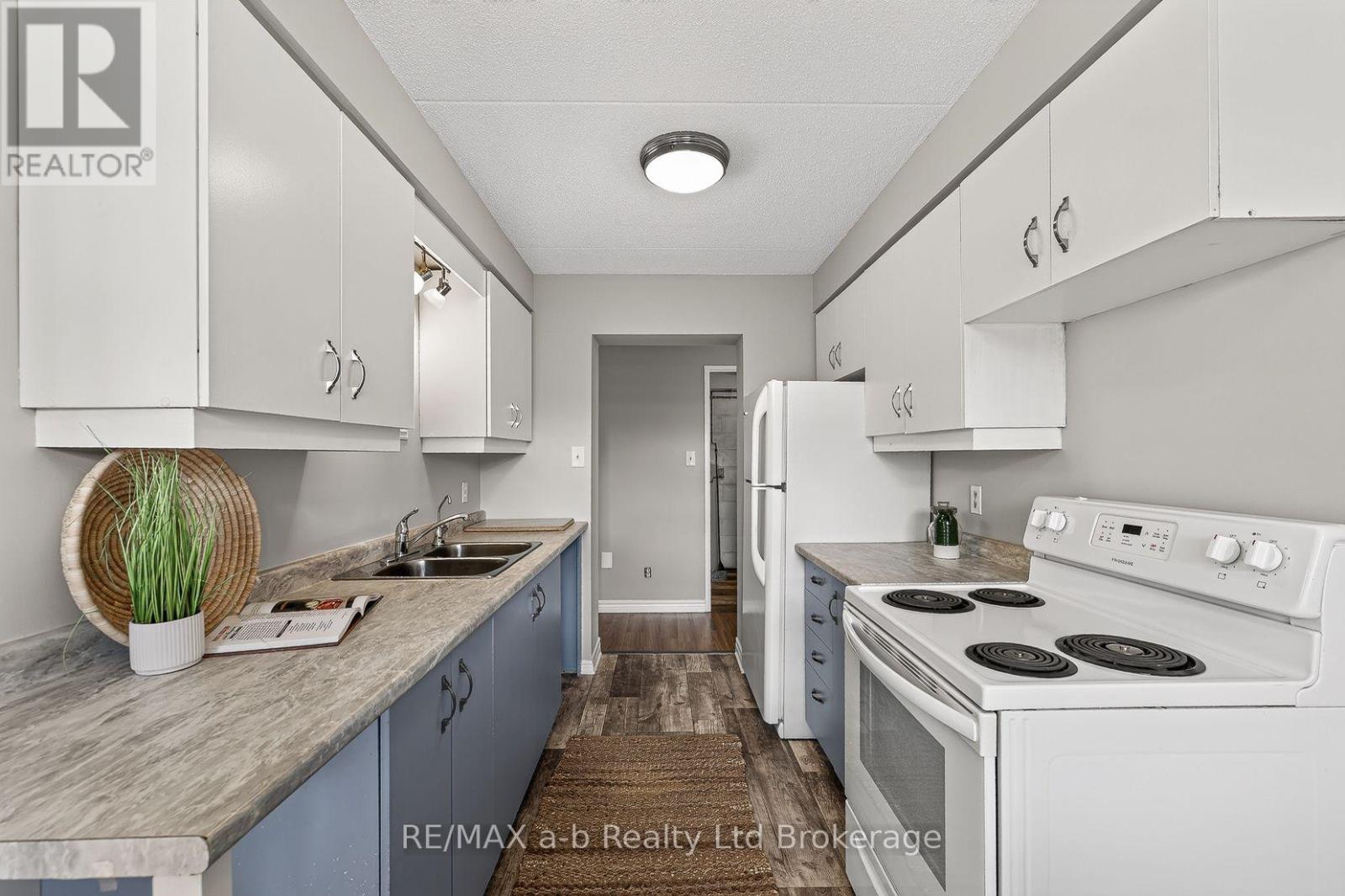 #406 217 THAMES STREET S - 23