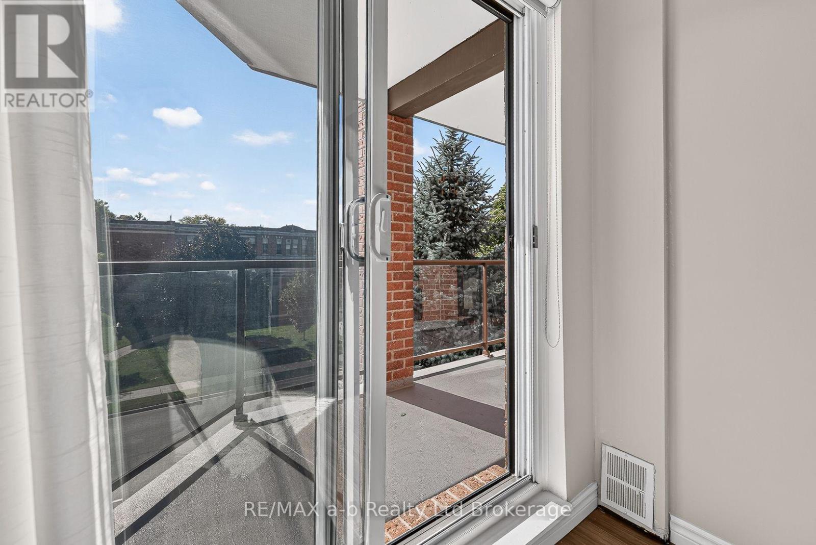 #406 217 THAMES STREET S - Image 33