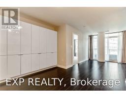 1052 - 10 Capreol Court, Toronto, ON M5V4B3 Photo 10