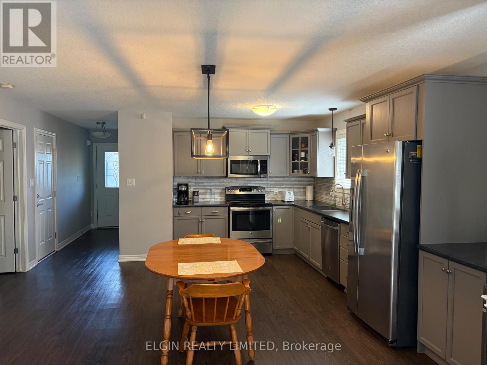 #8 16 HAVENRIDGE COURT - Image 6