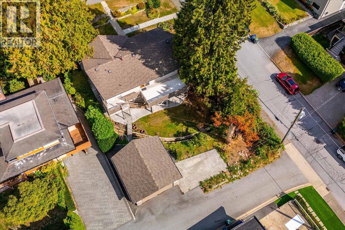 4295 NOTTINGHAM ROAD, North Vancouver