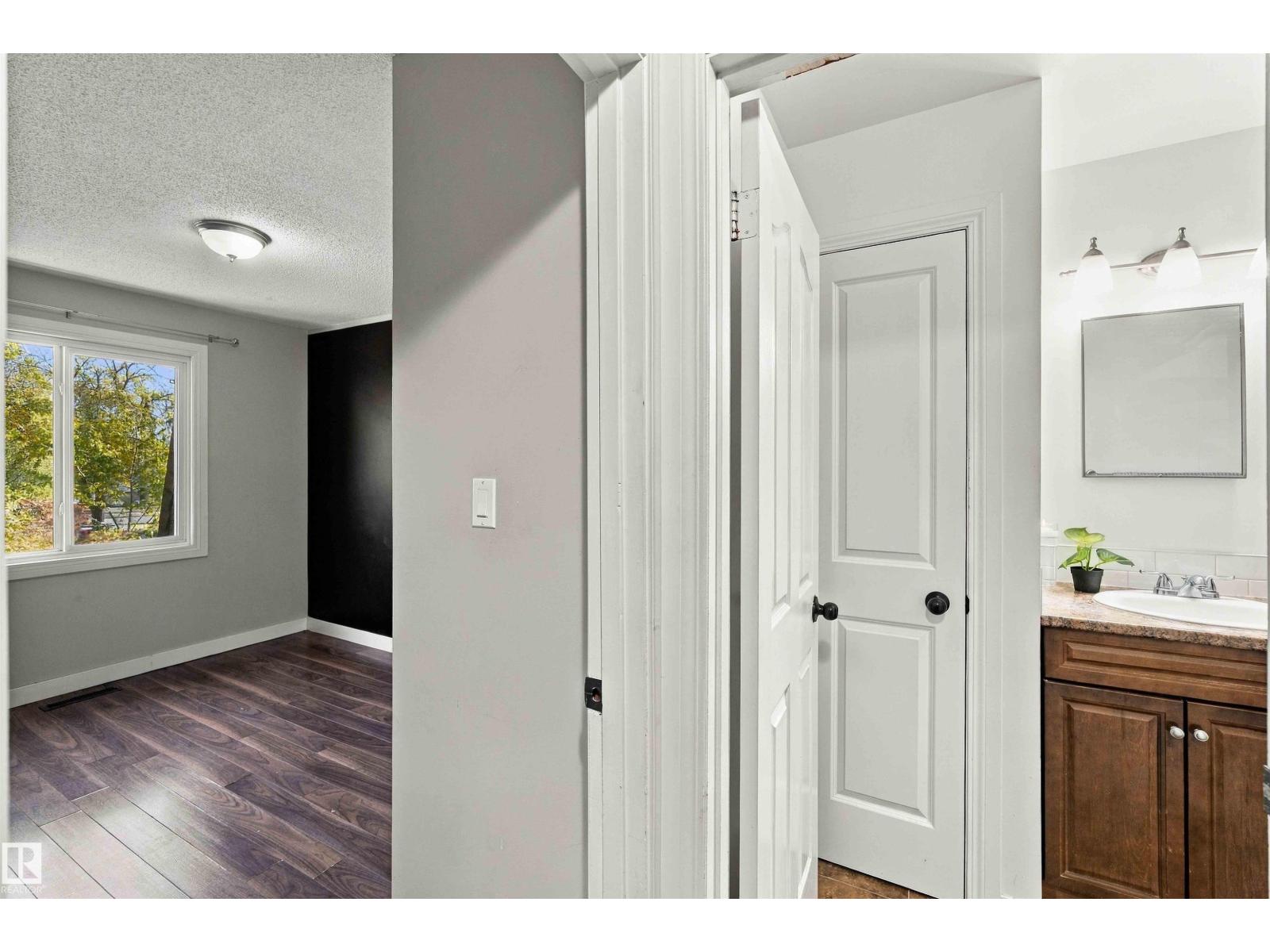 132 LONDONDERRY SQUARE SQ NW - 29