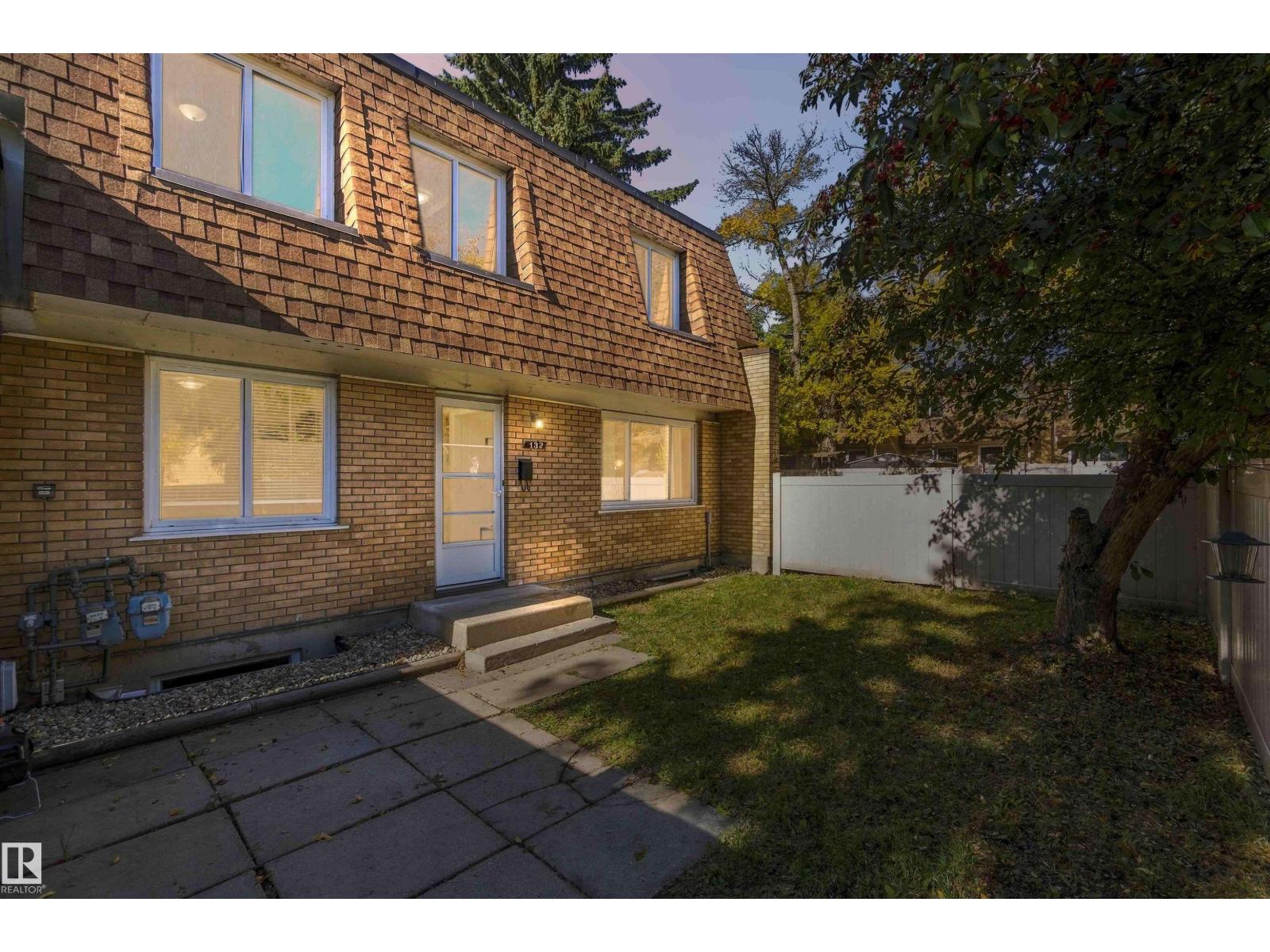 132 LONDONDERRY SQUARE SQ NW - 1