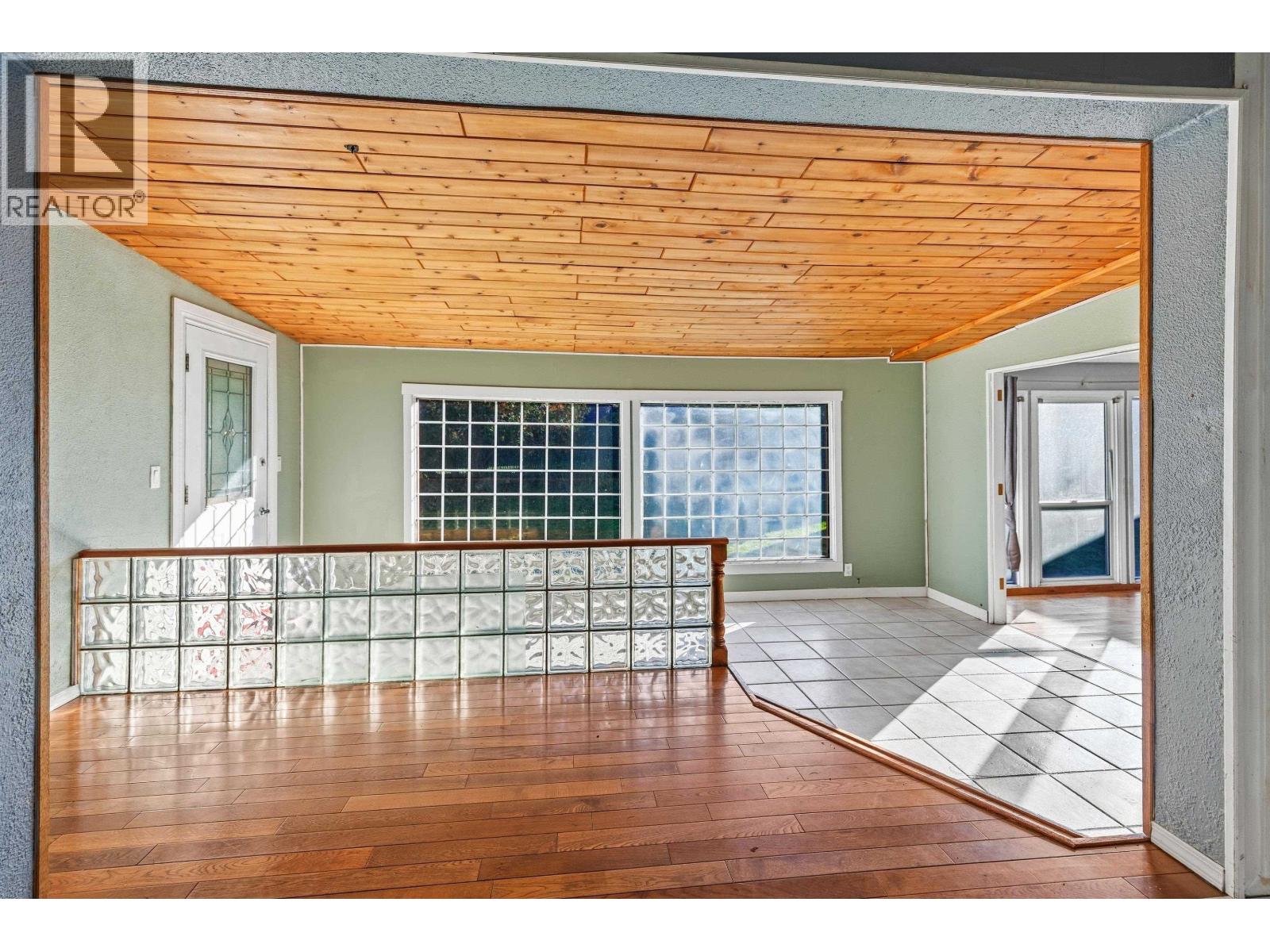 Photo 8 of 22 — 7139 GLENVIEW DRIVE · Prince George, BC