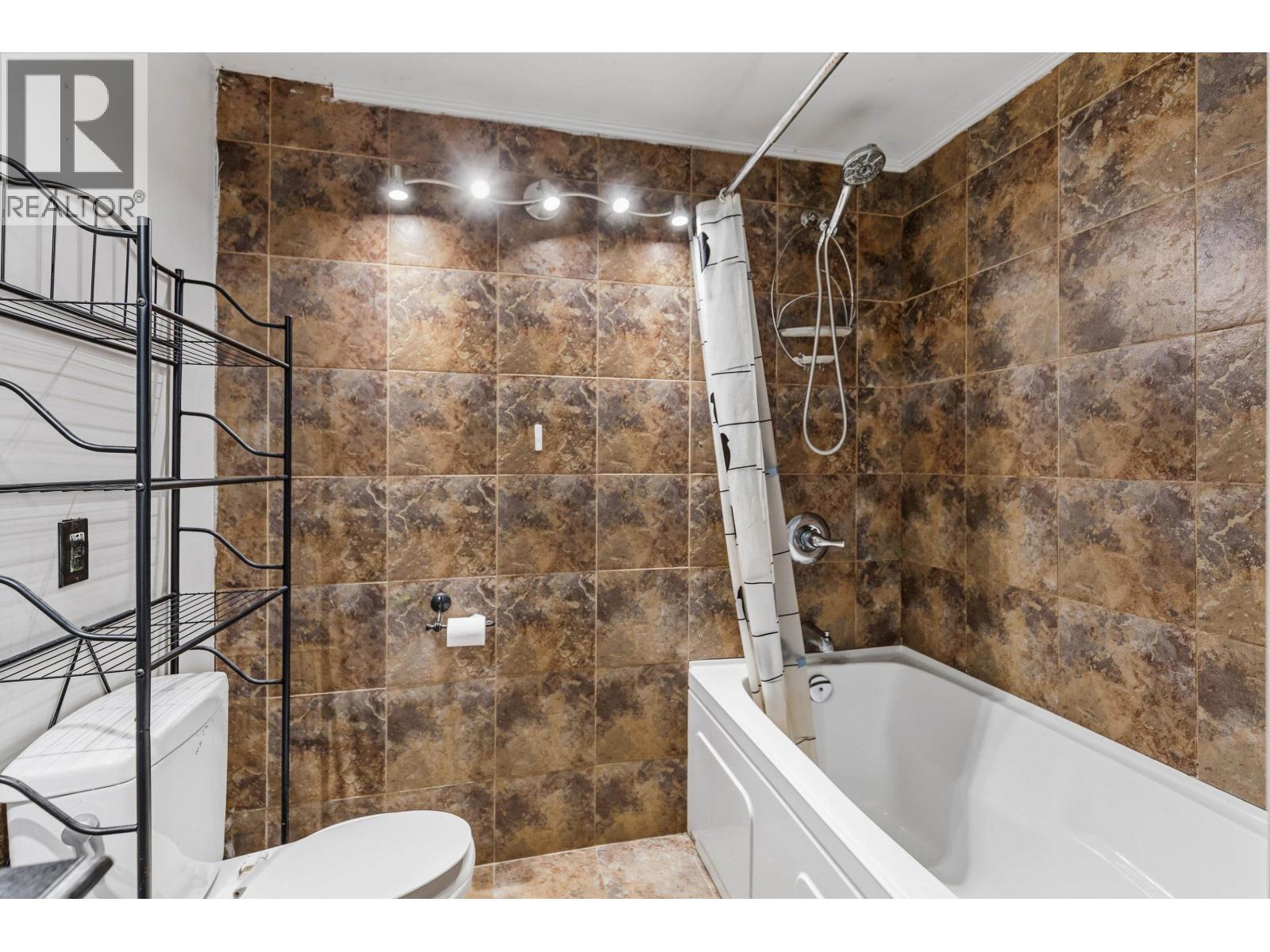 Photo 16 of 22 — 7139 GLENVIEW DRIVE · Prince George, BC
