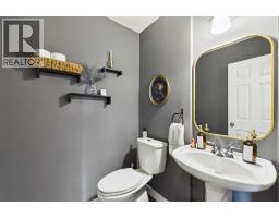 4pc Bathroom - 51 Panamount Heights Nw, Calgary, AB T3K5T2 Photo 8