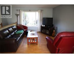 Living room - 1233 Hook Drive, Kamloops, BC V2B7S8 Photo 8