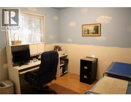 Bedroom - 1233 Hook Drive, Kamloops, BC V2B7S8 Photo 11